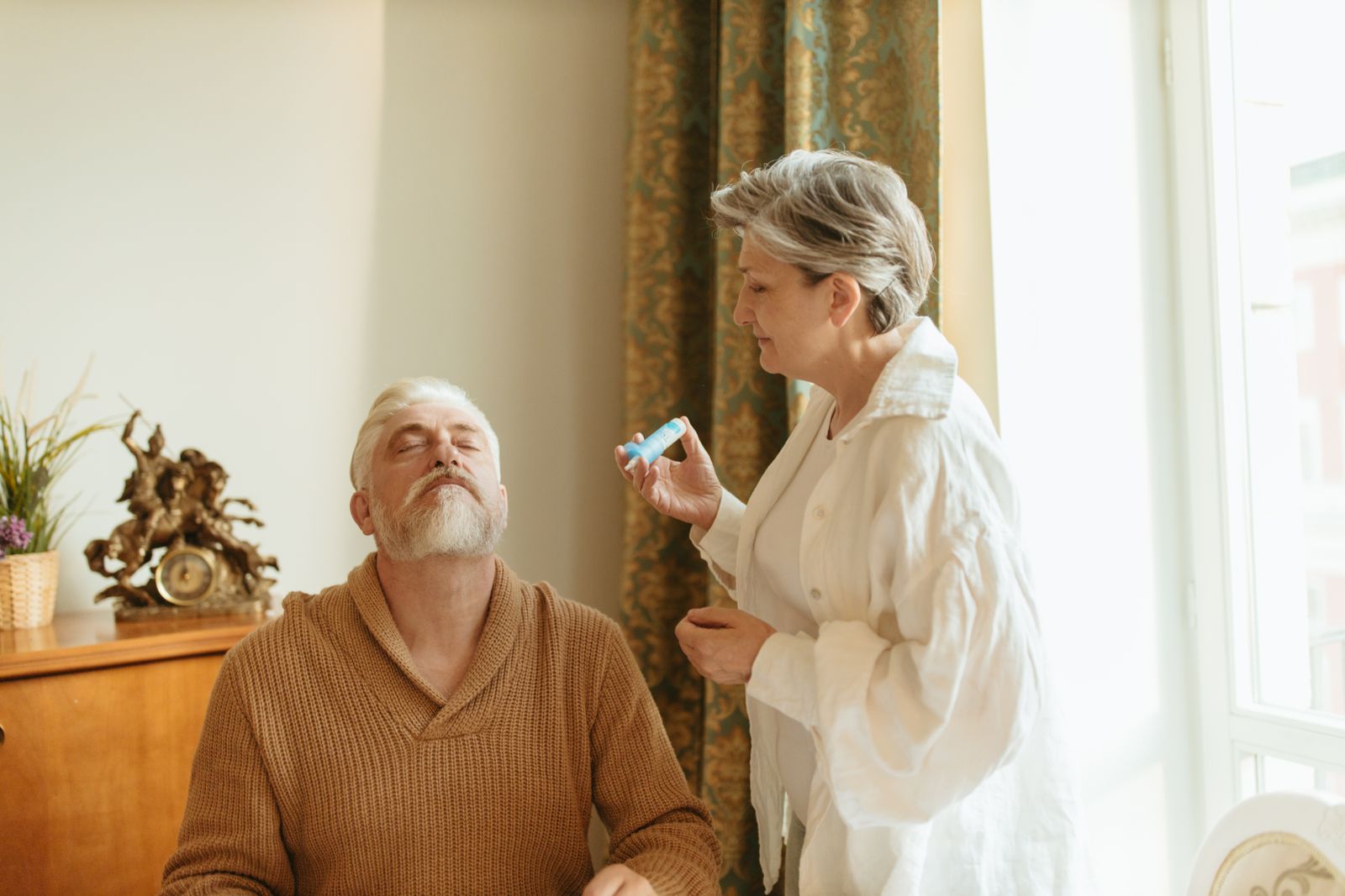 Home health care support for a senior indoors in Cairo, GA